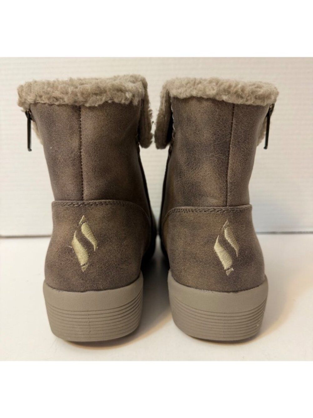Skechers Arya Fold Over Faur Fur Booties Taupe sz 6.5 - Picture 3 of 9